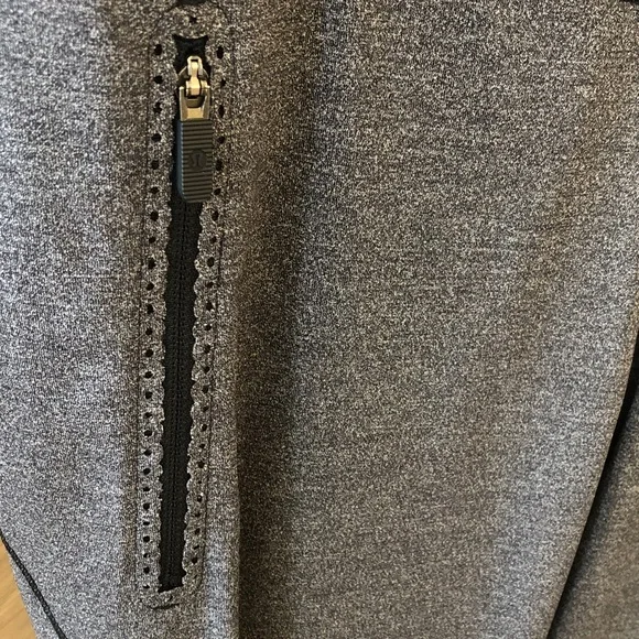 Rare Lululemon Fresh Tracks Pant II (W5AMFS) Luxtreme in Heathered Black, Size 6 - Picture 5 of 17